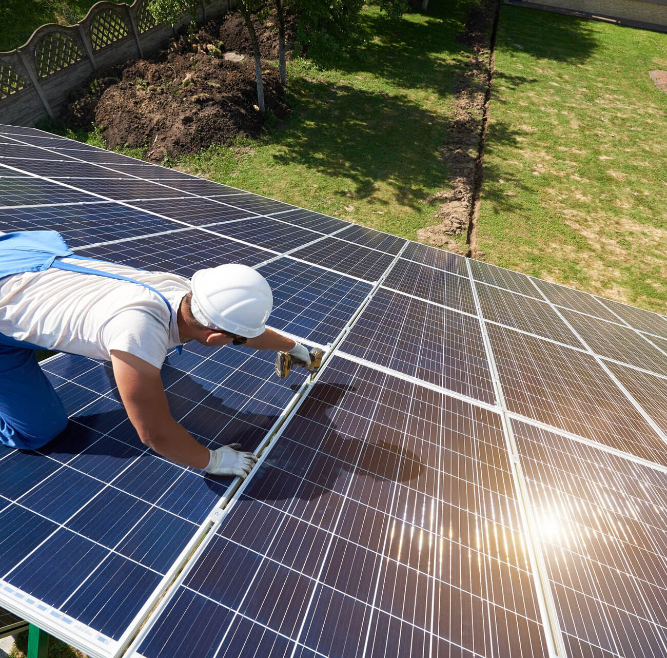 installing stand alone solar photo voltaic panel system