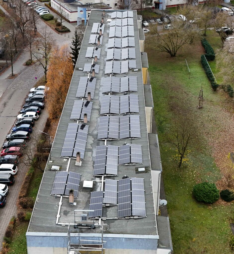 Aufbau einer Solardachanlage für Mieterstrom